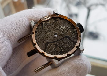 Vring monochrome dial bronze chapter ring